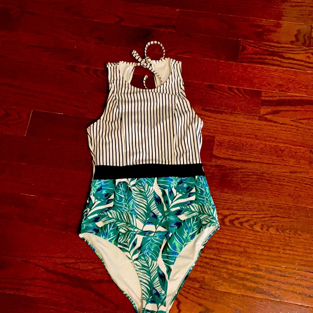 Cupshe palm and striped for peace